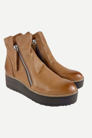Silent D Nene-To, Tan on Chocolate Sole Leather