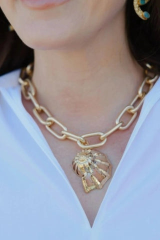 Allie Beads Gold Chain Necklace & Seashell Pendant