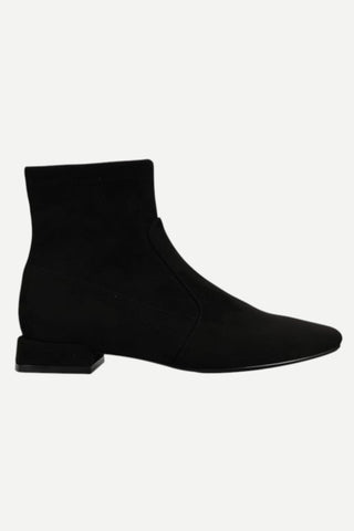 Vaneli Elisia, Black